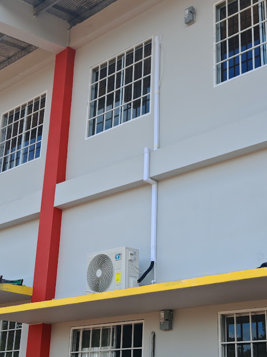 Bajante exterior con canaleta rígida hermética